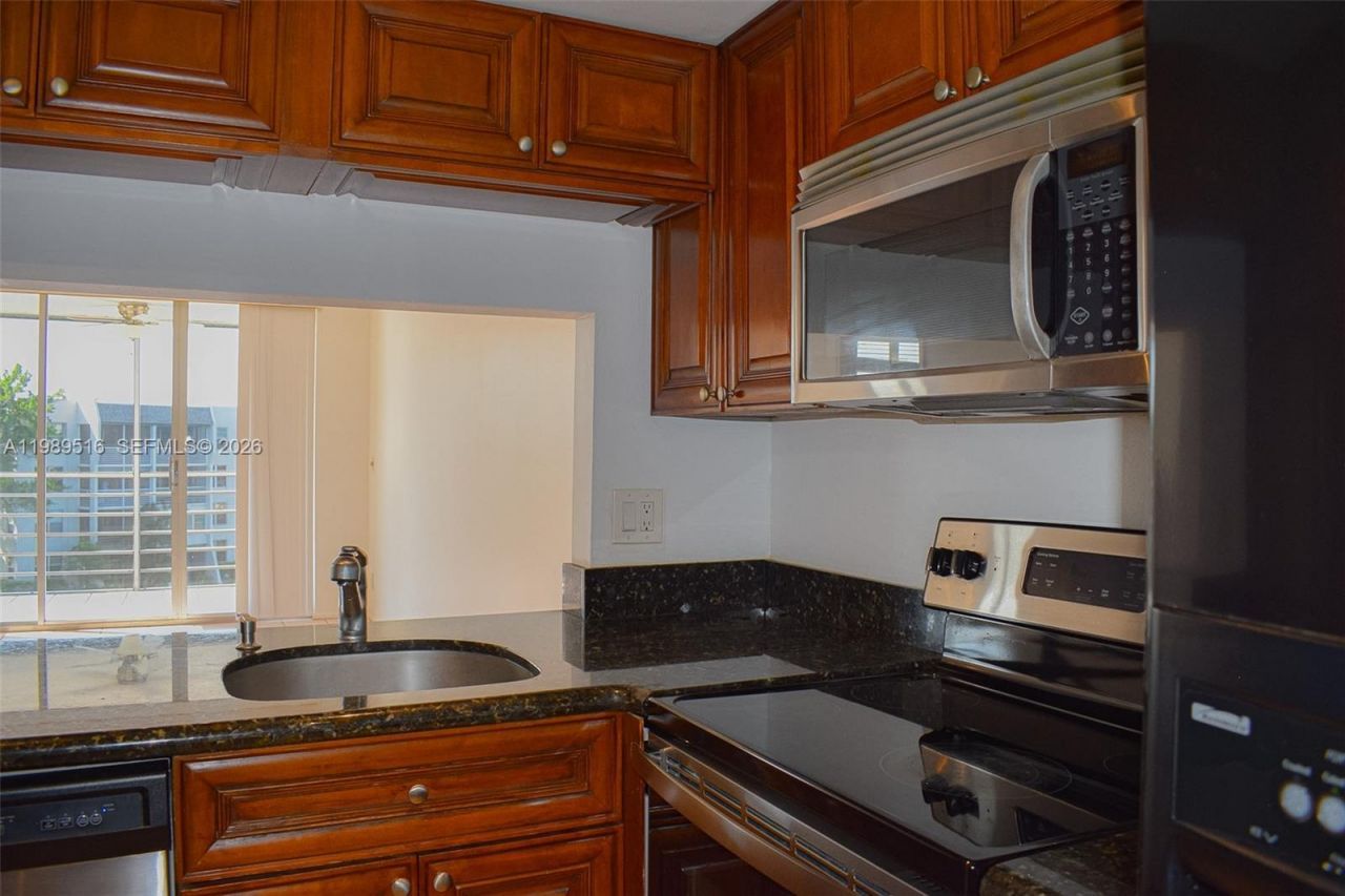 9230 Lagoon Pl , Unit 411, Davie, FL 33324 Photo