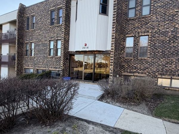 2216 Country Club Drive , Unit 25, Woodridge, IL 60517