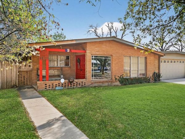 100 Riviera Dr, Castle Hills, TX 78213