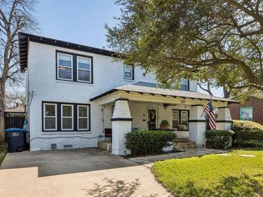 2235 Mistletoe Boulevard, Fort Worth, TX 76110