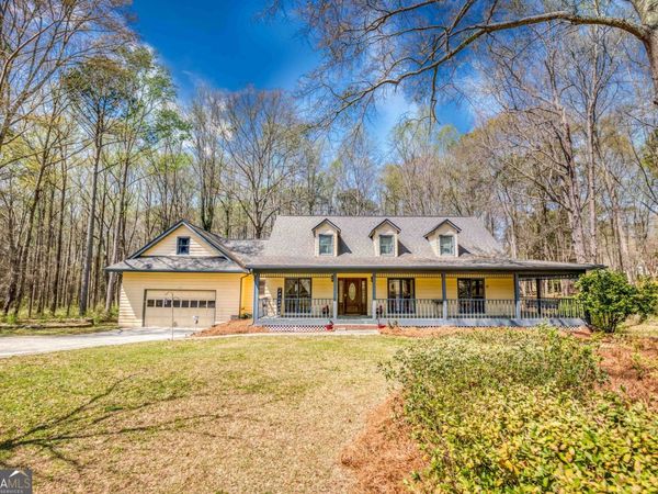 2720 Bay Ridge Drive, Loganville, GA 30052