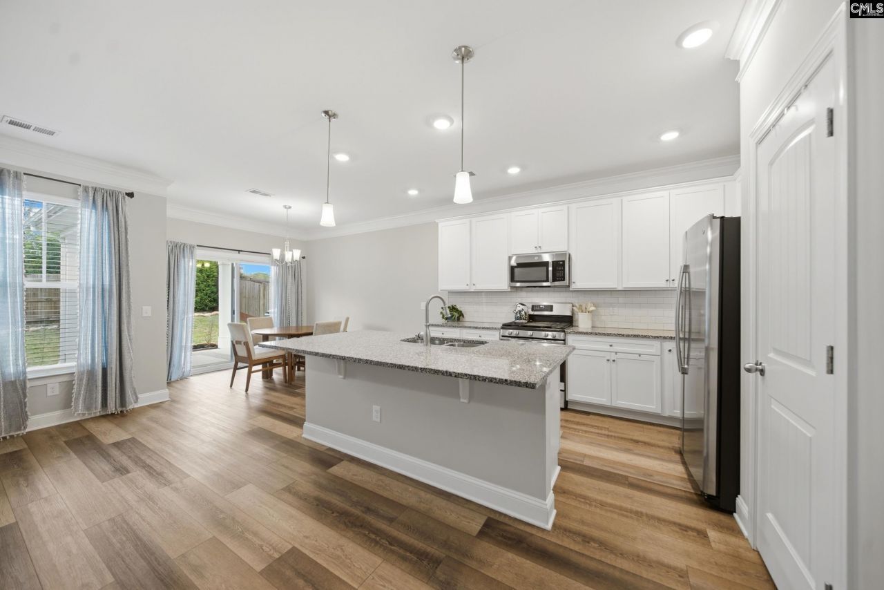 328 Stillington Street  Photo 10