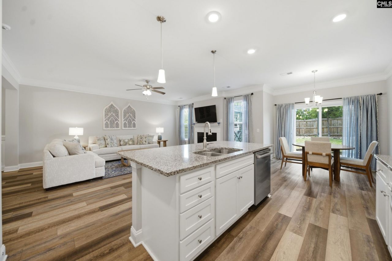 328 Stillington Street  Photo 11