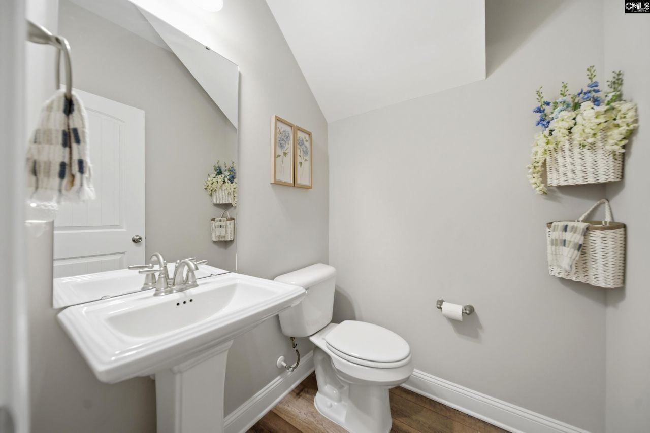 328 Stillington Street  Photo 6