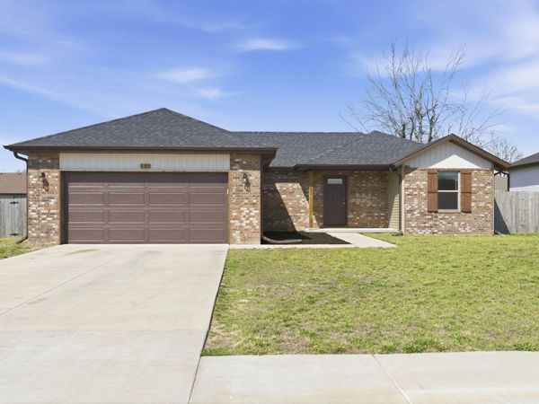 105 E Rosalie Street , Strafford, MO 65757