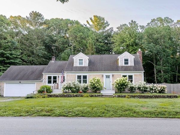 23 Clubhouse Dr, Bourne, MA 02559