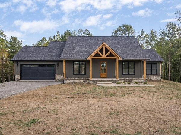 844 Steeplechase Dr, Jamestown, TN 38556