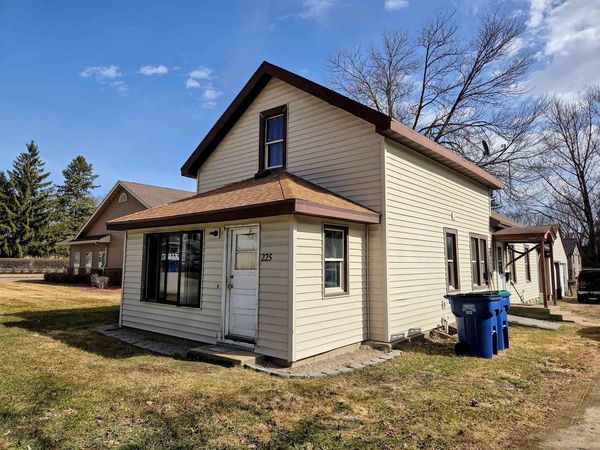 225 S MAIN STREET, Iola, WI 54945