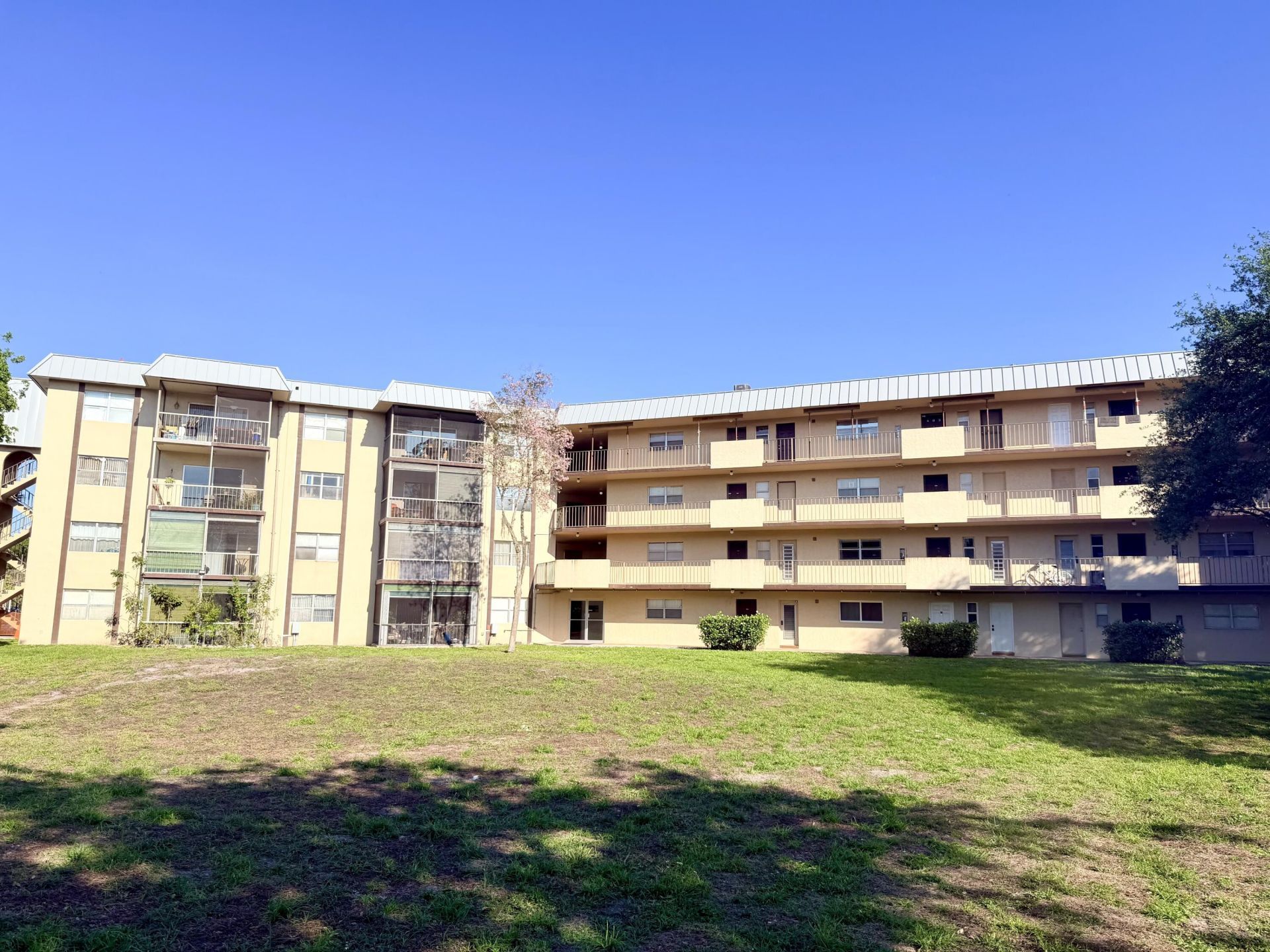 6260 S Falls Cir Drive, Unit 201, Lauderhill, FL 33319 Photo