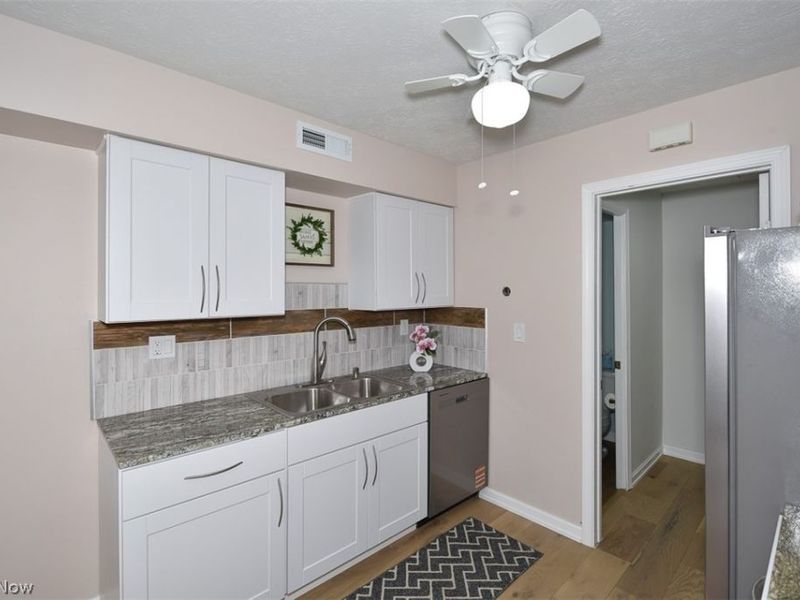 6577 Liberty Bell Drive, Unit C20, Brook Park, OH 44142 Photo 14