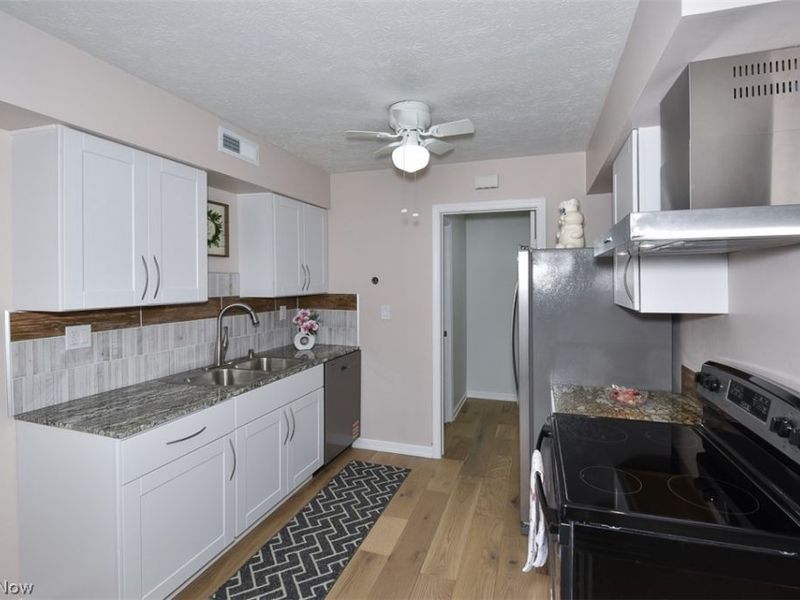 6577 Liberty Bell Drive, Unit C20, Brook Park, OH 44142 Photo 15