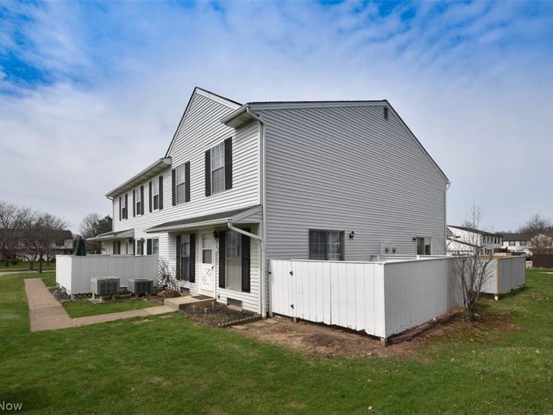 6577 Liberty Bell Drive, Unit C20, Brook Park, OH 44142 Photo 2