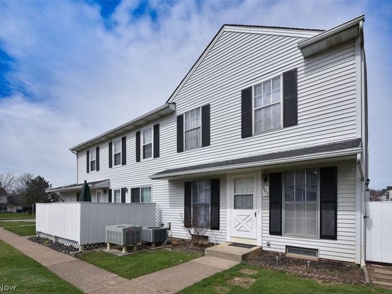 6577 Liberty Bell Drive, Unit C20, Brook Park, OH 44142 Photo 3