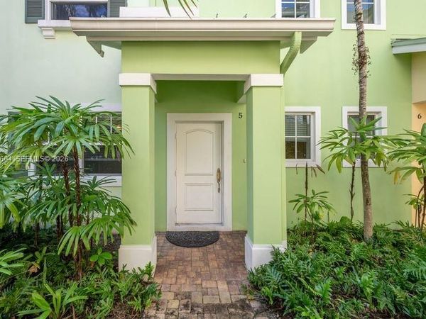 630 SE 15th St, Unit 5, Fort Lauderdale, FL 33316