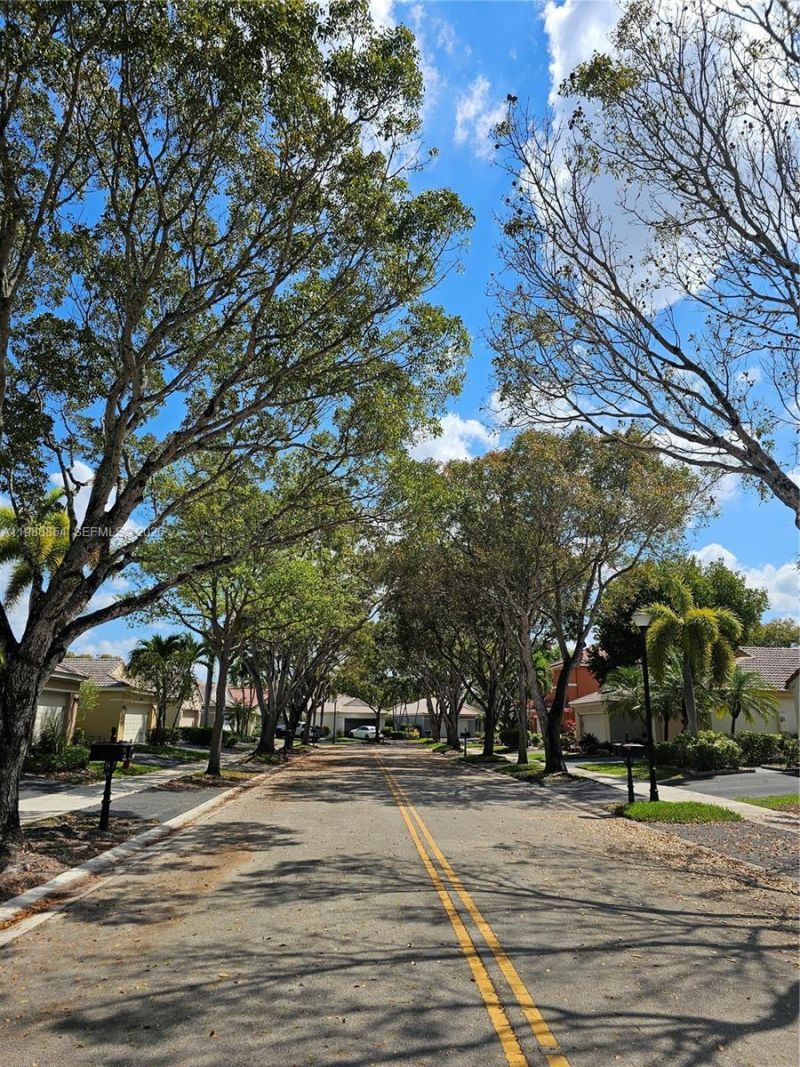 4279 Greenbriar Ln, Weston, FL 33331 Photo