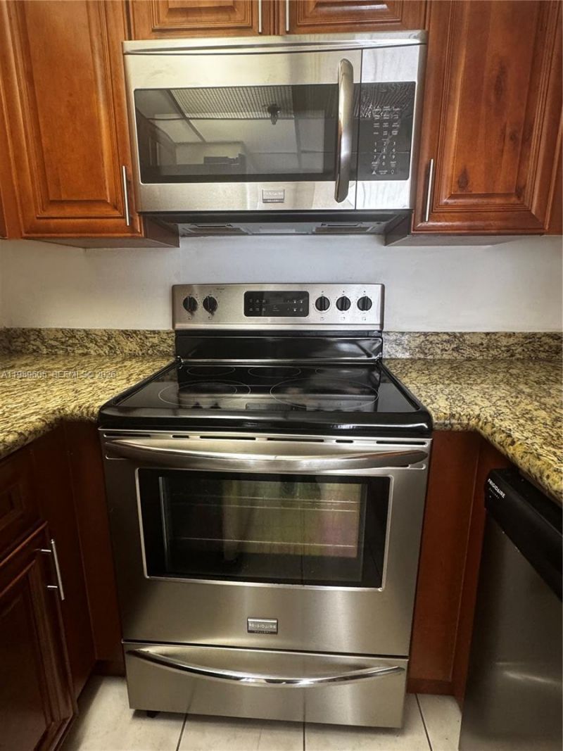 9686 Fontainebleau Blvd, Unit 301, Miami, FL 33172 Photo