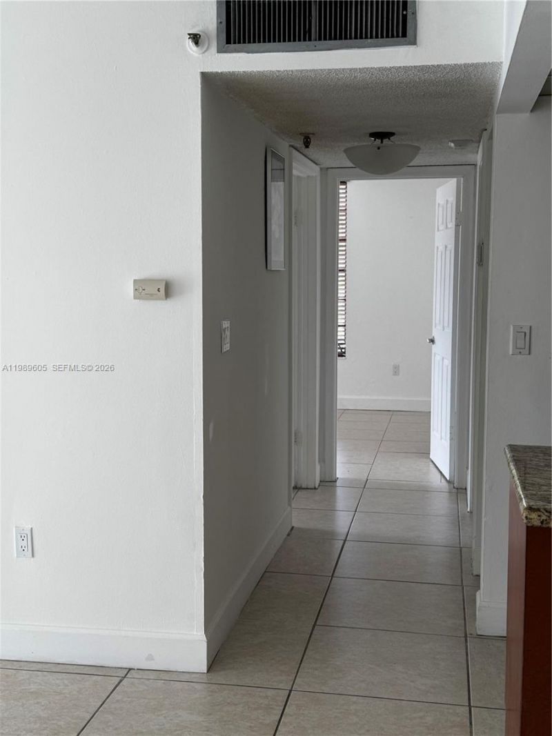 9686 Fontainebleau Blvd, Unit 301, Miami, FL 33172 Photo