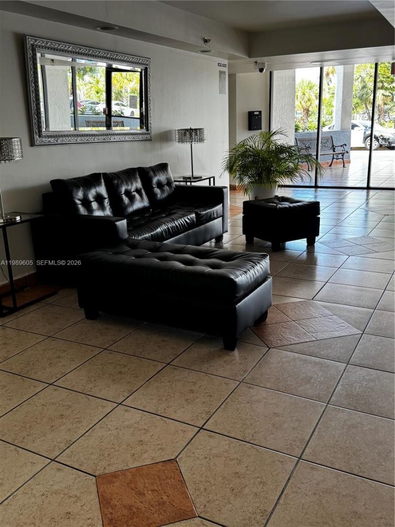 9686 Fontainebleau Blvd, Unit 301, Miami, FL 33172 Photo