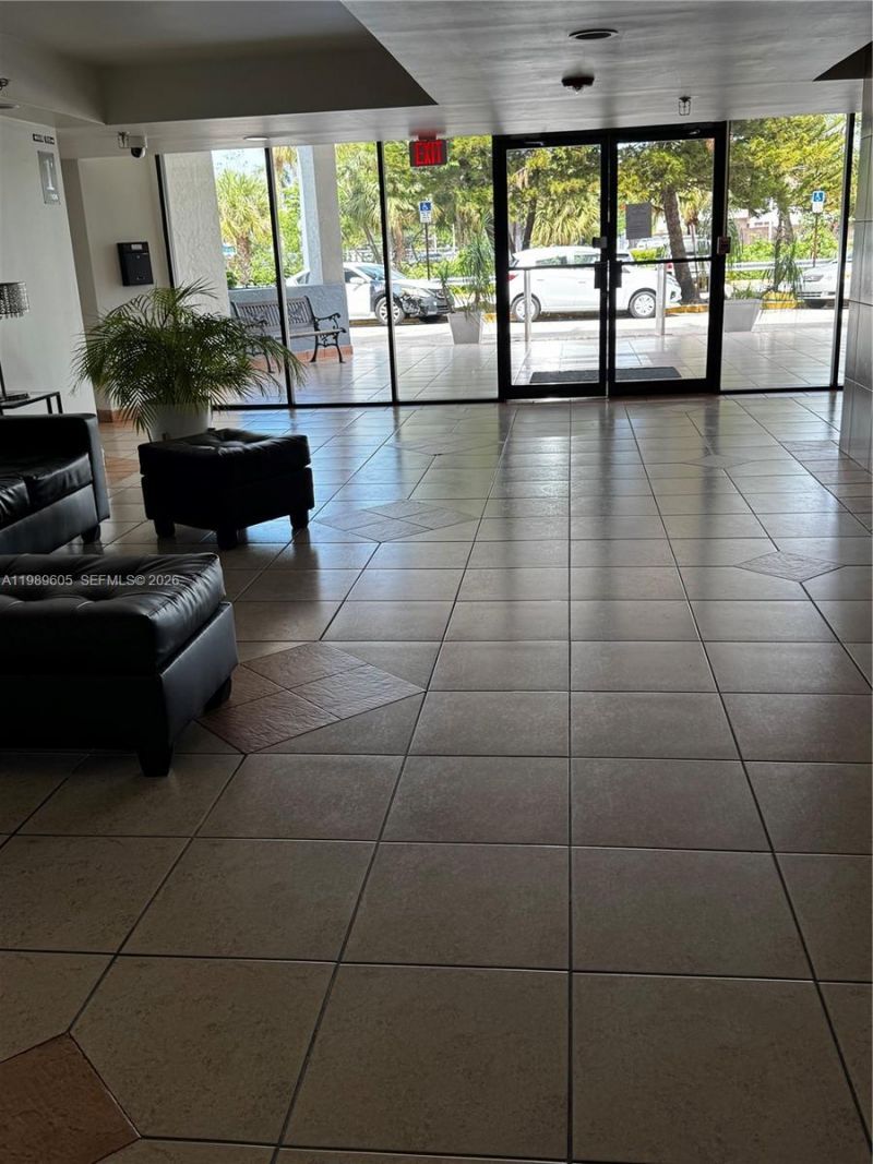9686 Fontainebleau Blvd, Unit 301, Miami, FL 33172 Photo
