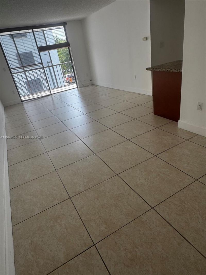9686 Fontainebleau Blvd, Unit 301, Miami, FL 33172 Photo