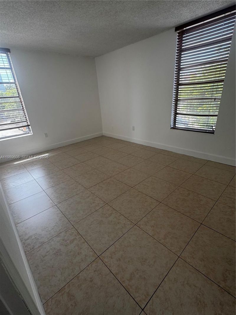 9686 Fontainebleau Blvd, Unit 301, Miami, FL 33172 Photo