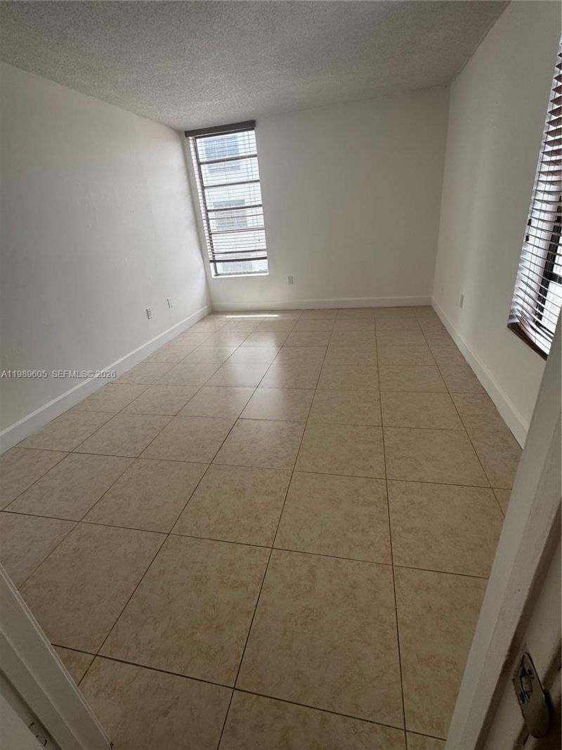 9686 Fontainebleau Blvd, Unit 301, Miami, FL 33172 Photo