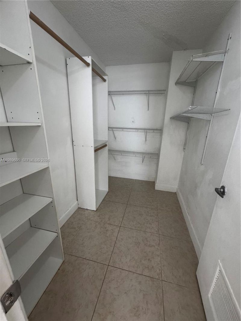 9686 Fontainebleau Blvd, Unit 301, Miami, FL 33172 Photo