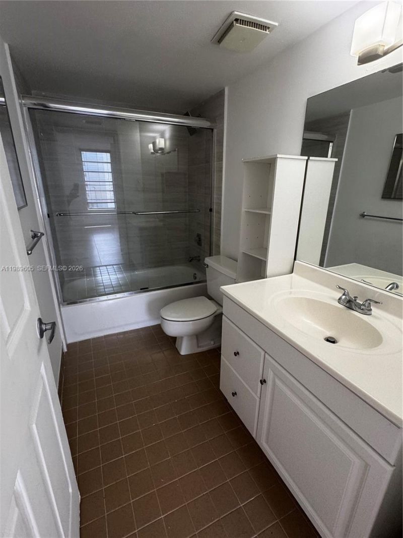 9686 Fontainebleau Blvd, Unit 301, Miami, FL 33172 Photo