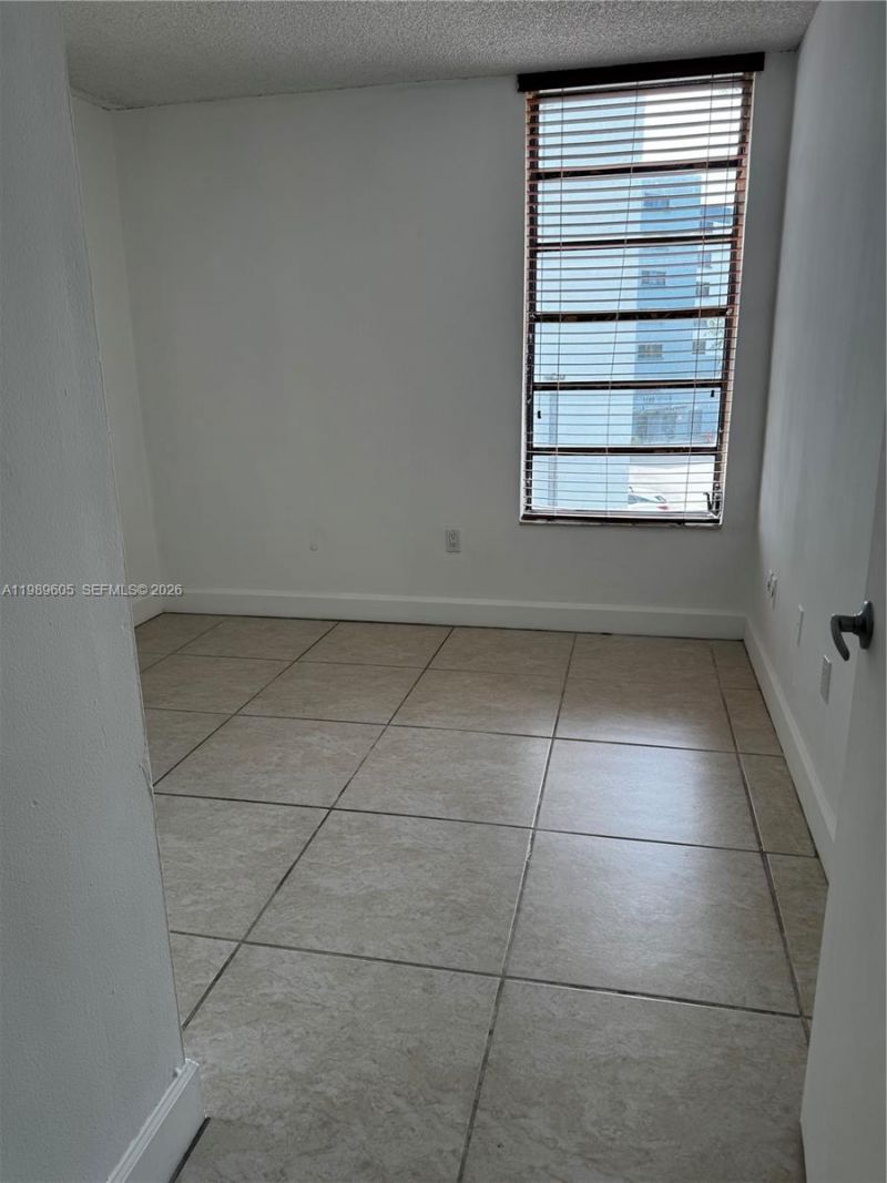 9686 Fontainebleau Blvd, Unit 301, Miami, FL 33172 Photo