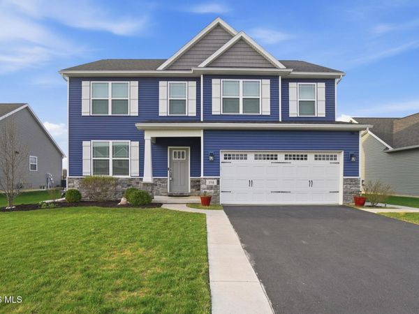 194 Valley Hall Drive, Perrysburg, OH 43551