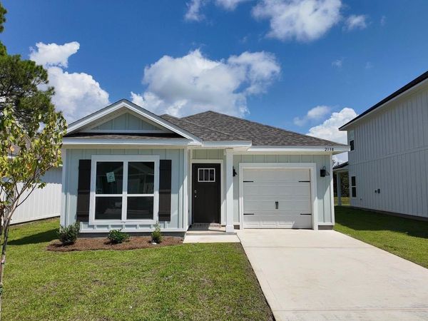 2138 Aqua St, Gulf Breeze, FL 32563
