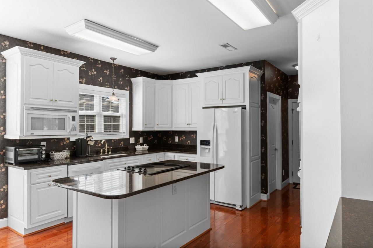 1077 Links Rd. Photo 6