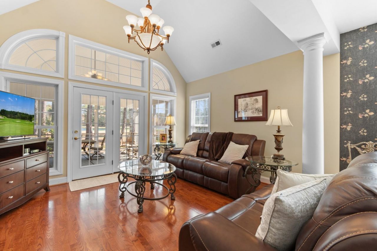 1077 Links Rd. Photo 9