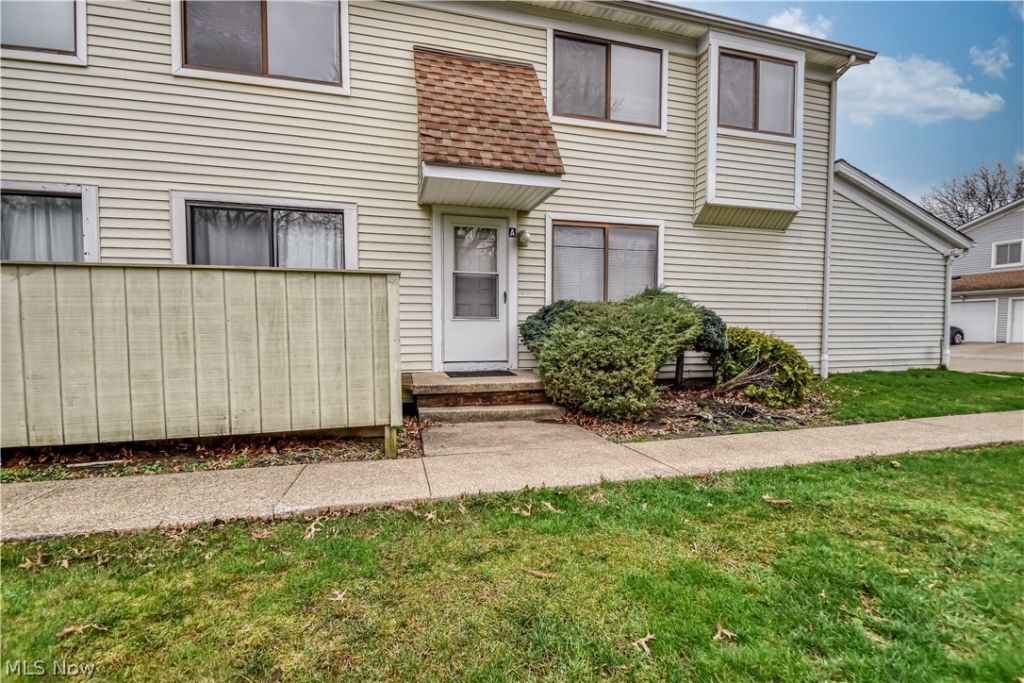 5542 Bretton Court, Unit A, Willoughby, OH 44094 Main Photo