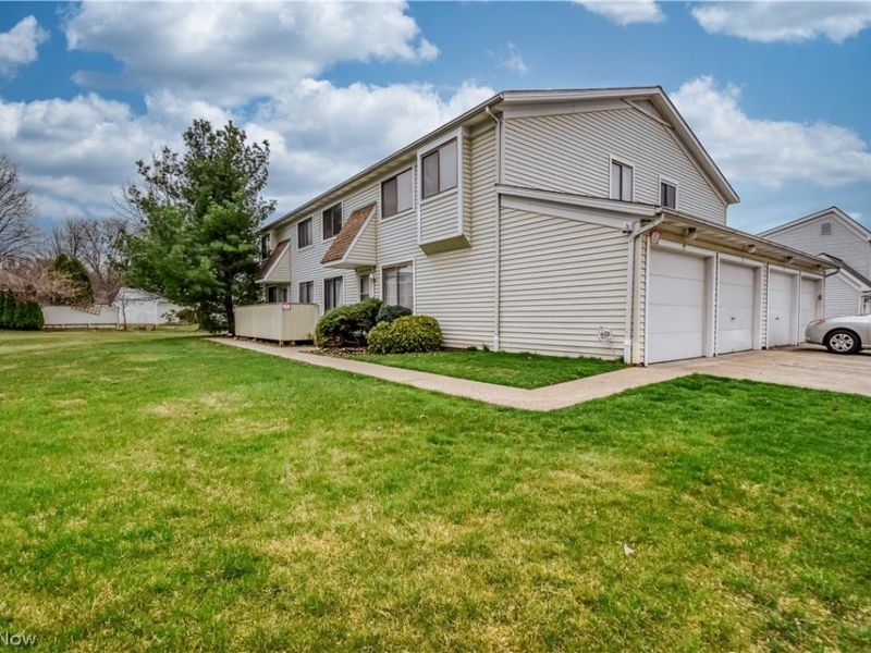 5542 Bretton Court, Unit A, Willoughby, OH 44094 Photo 2