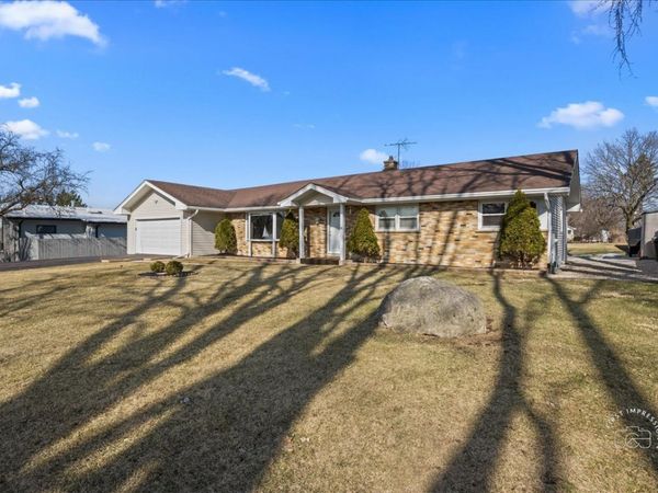 27W285 Bauer Road, Naperville, IL 60563