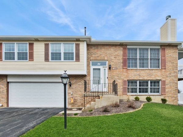 10121 Cambridge Court, Unit G, Mokena, IL 60448