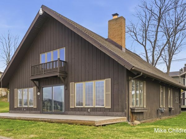 6390 Lakeshore Drive, Saranac, MI 48881