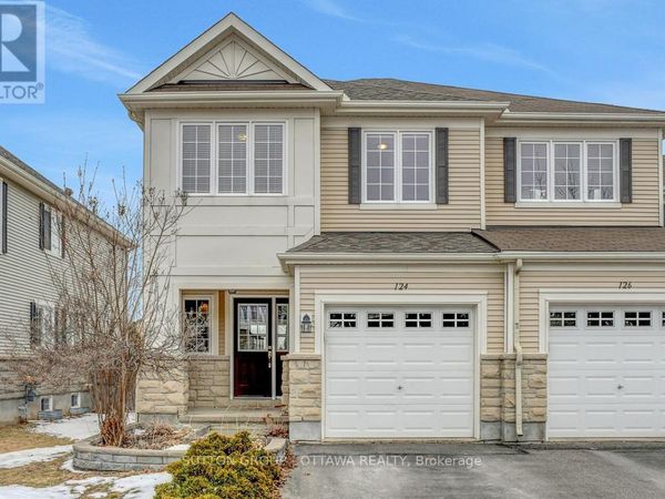 124 Cedardown Private, Ottawa, ON K2J0W2