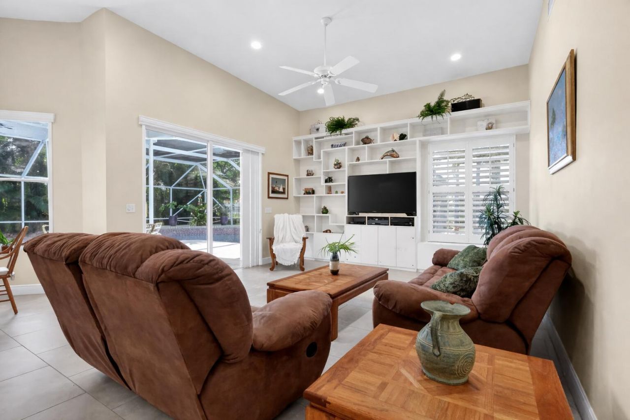 9239 Emily Circle, Lake Worth, FL 33467 Photo