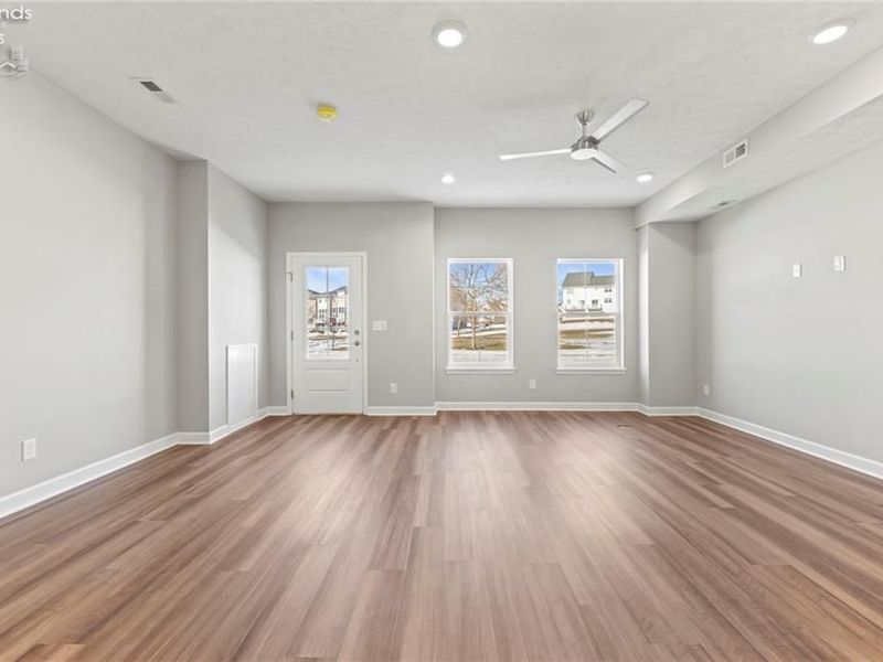 457 Harbor Lane, Lorain, OH 44052 Photo 13