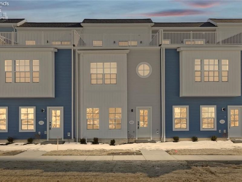 457 Harbor Lane, Lorain, OH 44052 Photo 2