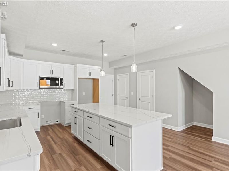 457 Harbor Lane, Lorain, OH 44052 Photo 6