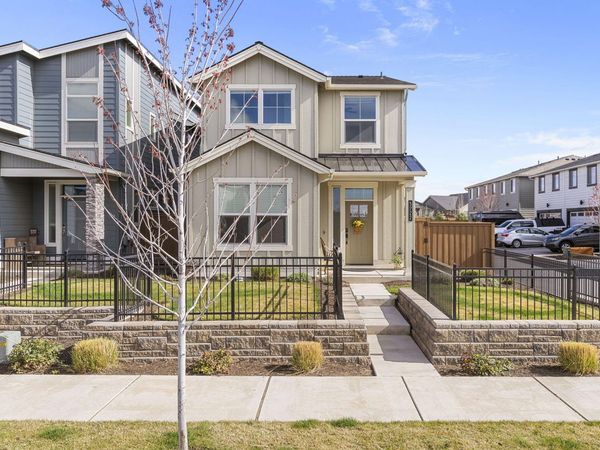 3722 NE Petrosa Avenue, Bend, OR 97701