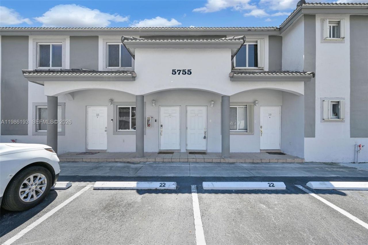5755 NW 109th Ave, Unit 21, Doral, FL 33178 Photo