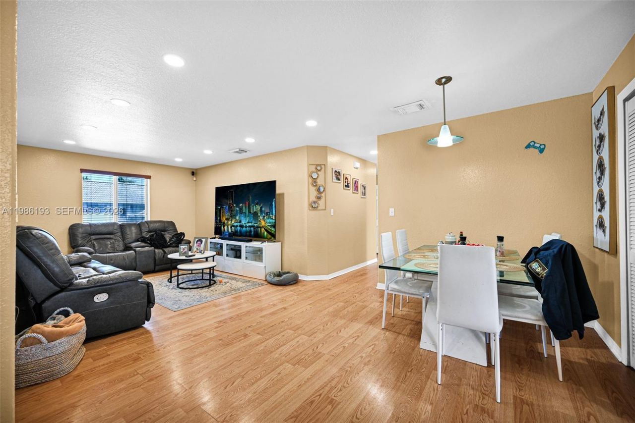 5755 NW 109th Ave, Unit 21, Doral, FL 33178 Photo