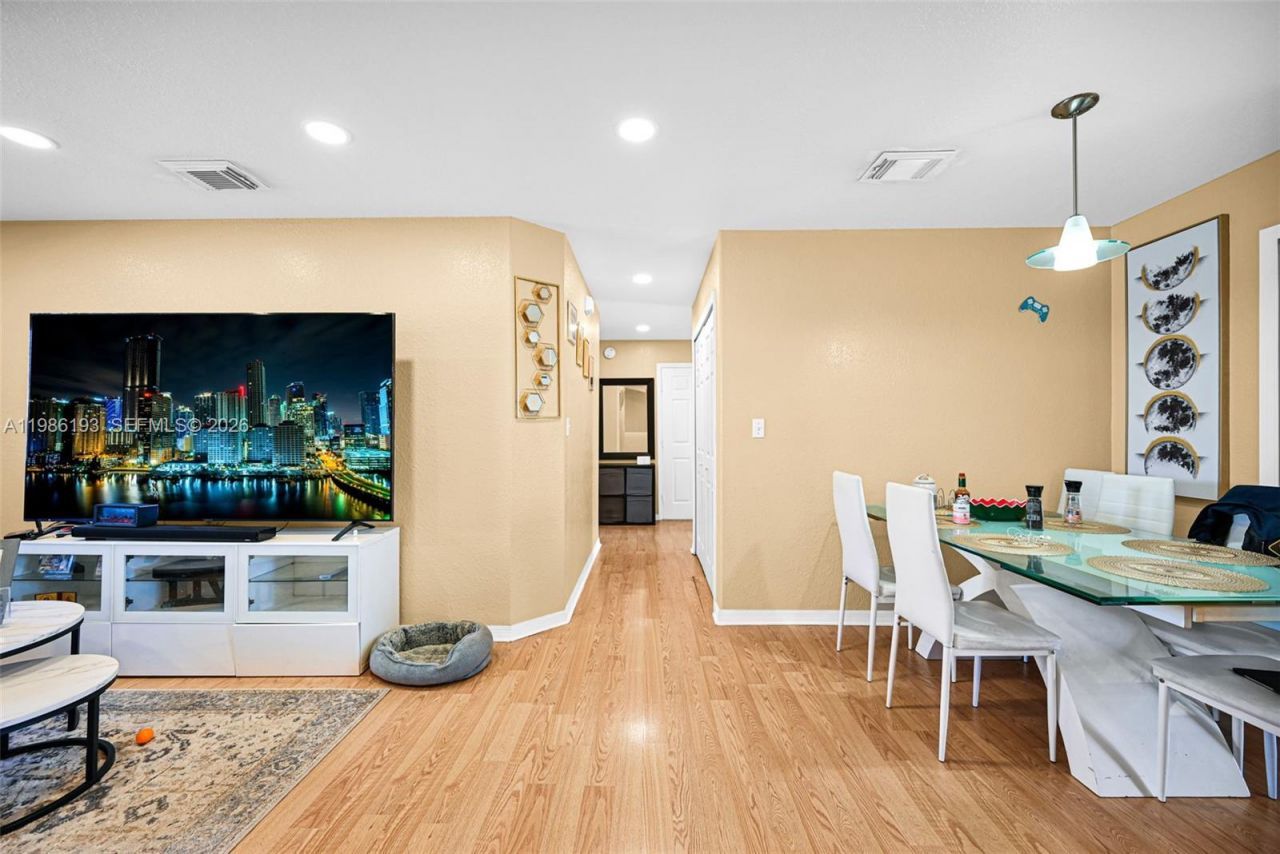 5755 NW 109th Ave, Unit 21, Doral, FL 33178 Photo