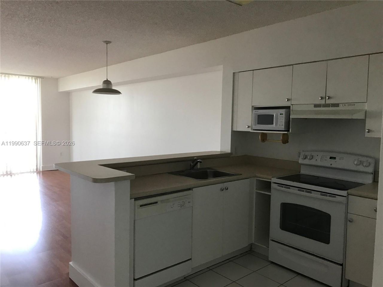 5099 NW 7th St, Unit 703, Miami, FL 33126 Photo