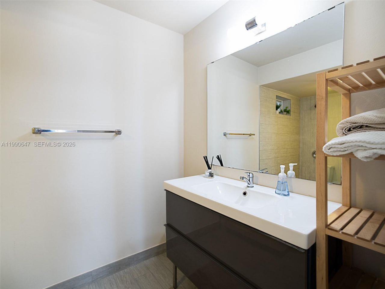 1665 Bay Rd , Unit 421, Miami Beach, FL 33139 Photo