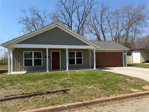 131 N Alexander Street , Farmington, MO 63640